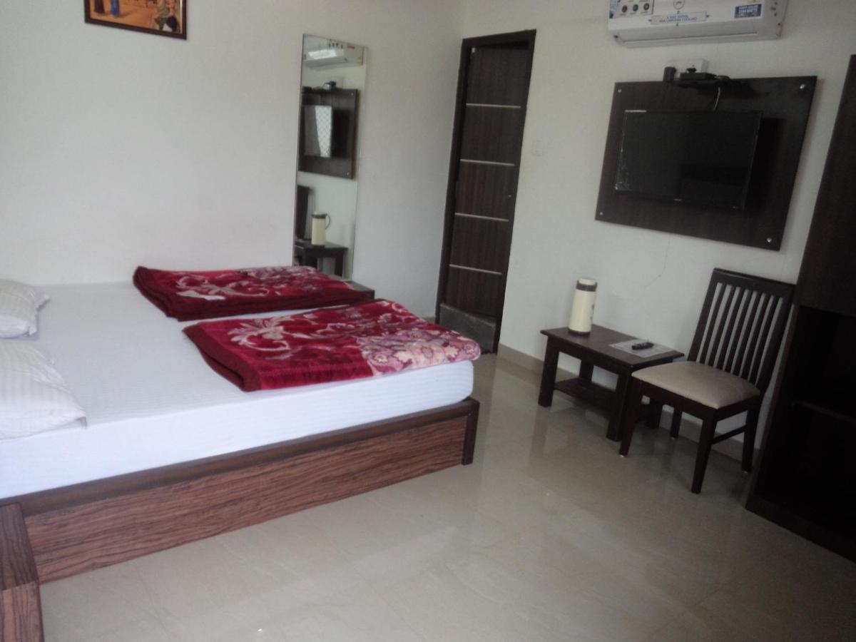Hotel Dimple Mount Abu Exterior photo