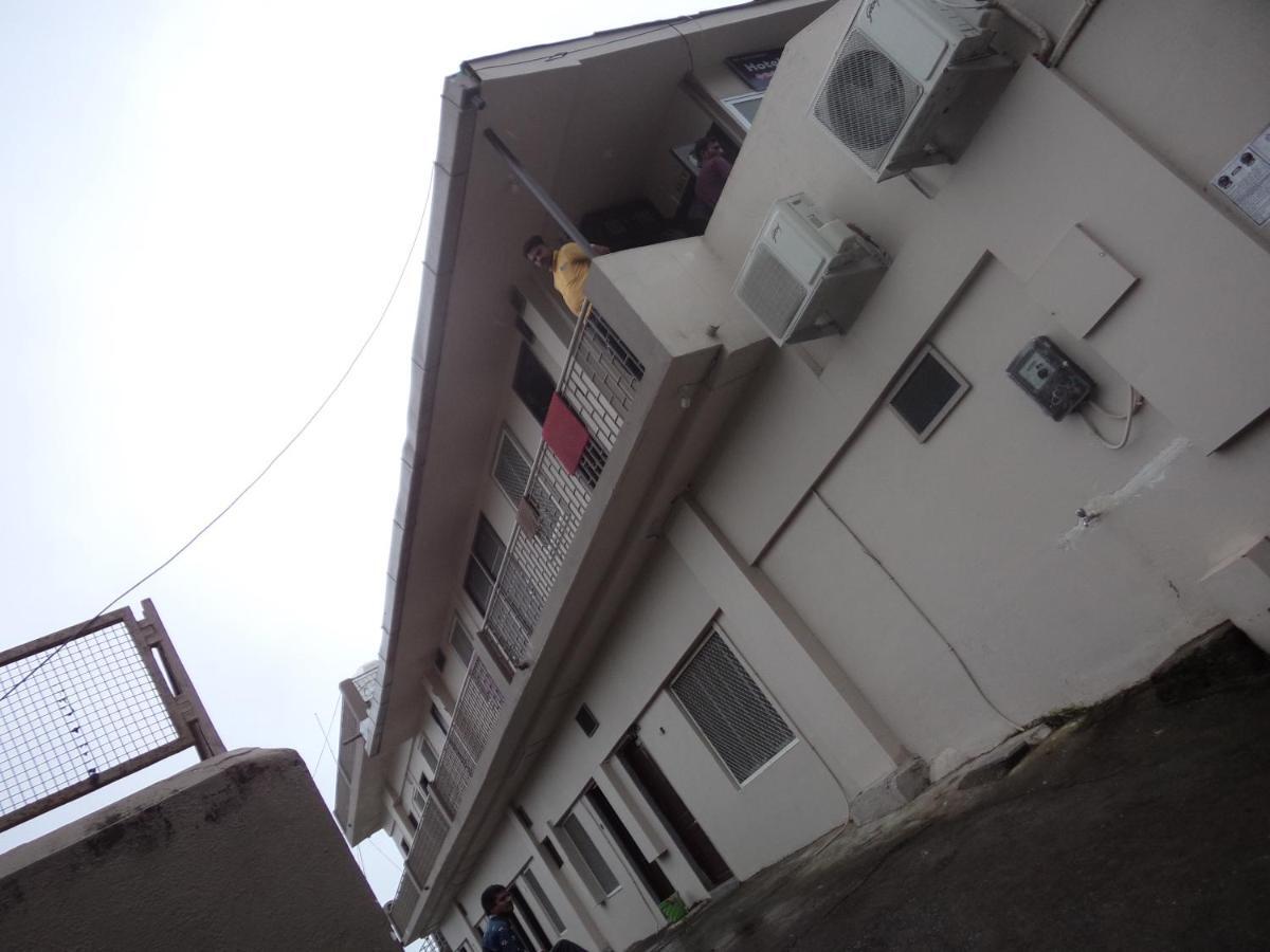 Hotel Dimple Mount Abu Exterior photo
